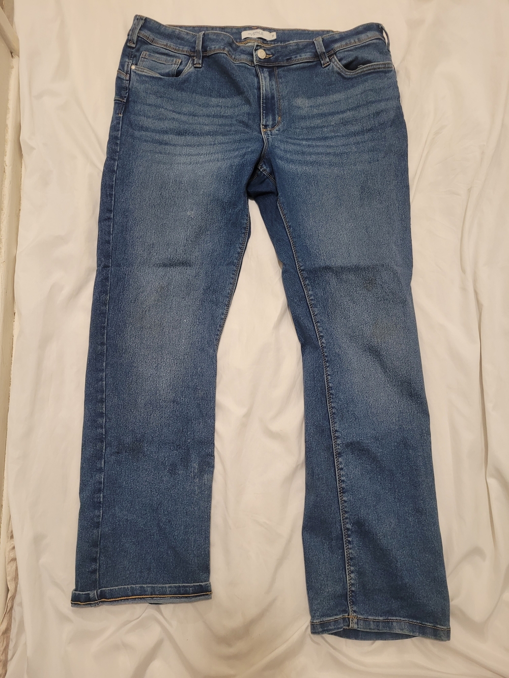 Straight Leg Men’s Jeans in Medium Blue - Unbranded